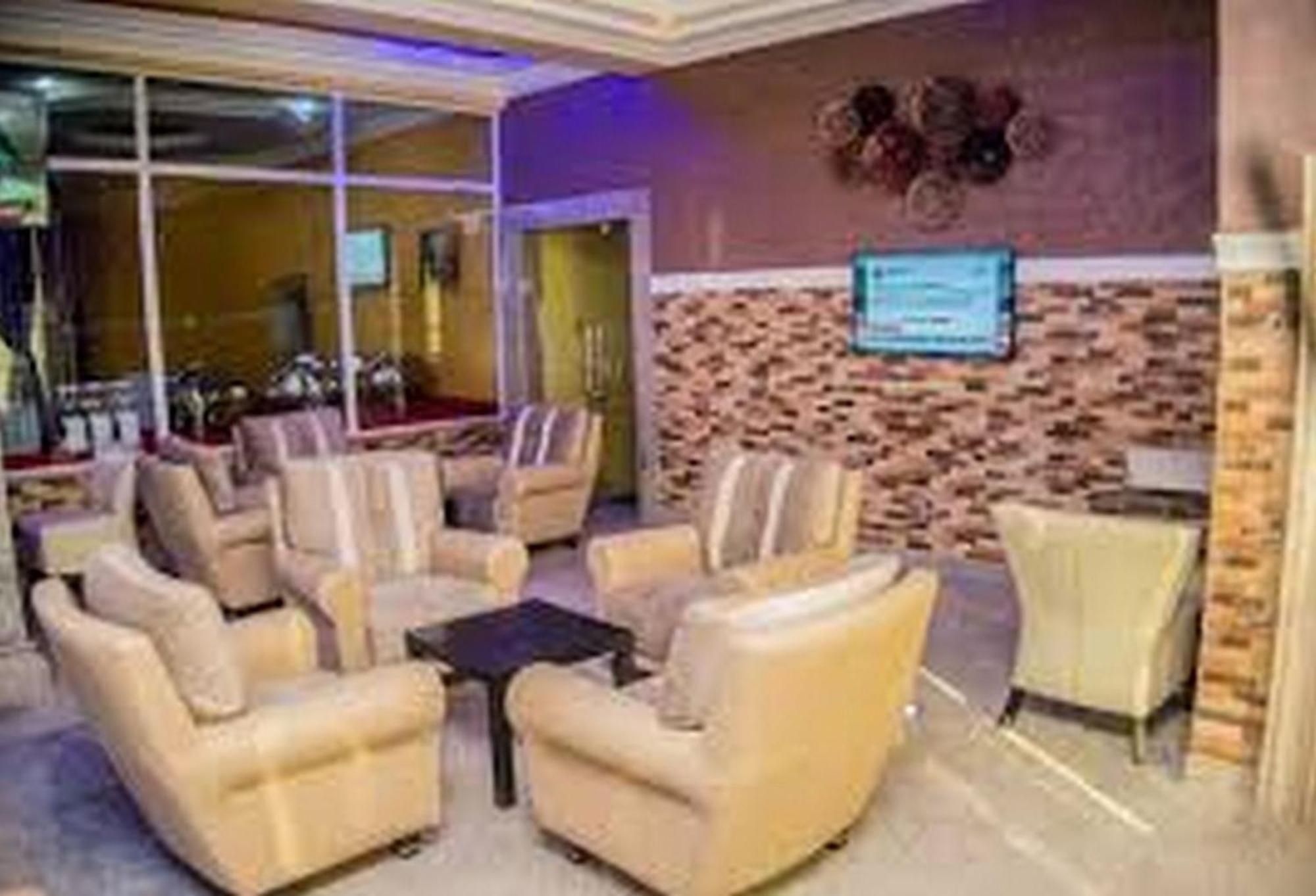 Room In Lodge - Hampton Towers Spa Asaba Zewnętrze zdjęcie