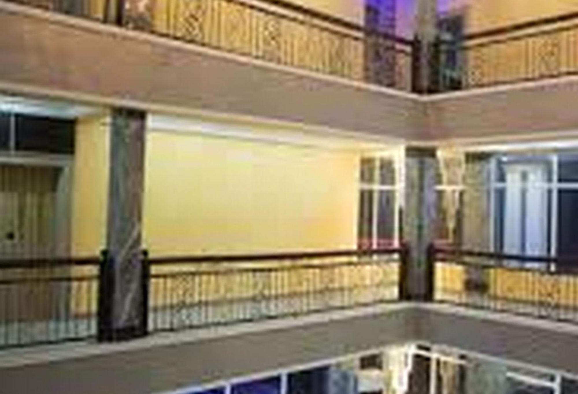 Room In Lodge - Hampton Towers Spa Asaba Zewnętrze zdjęcie