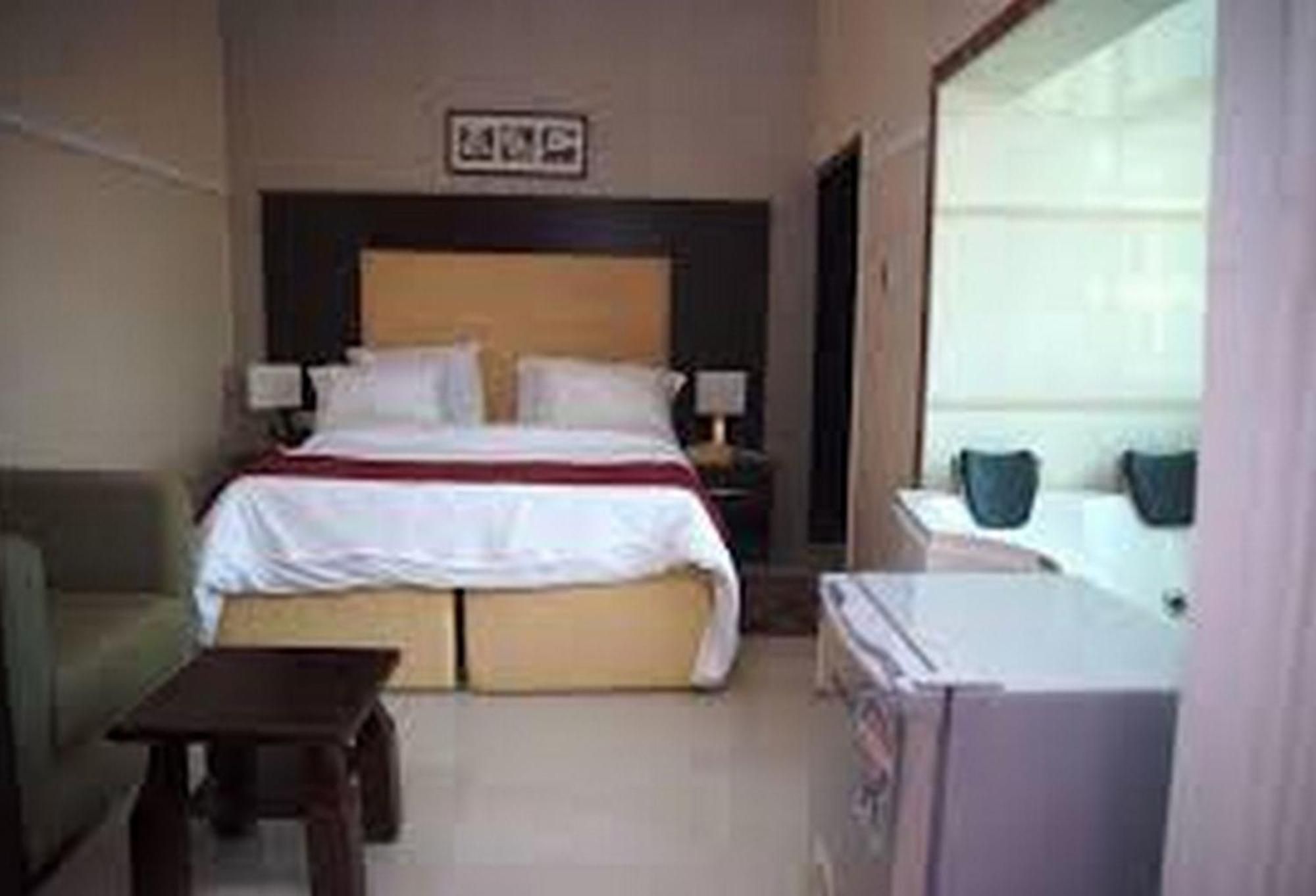Room In Lodge - Hampton Towers Spa Asaba Zewnętrze zdjęcie