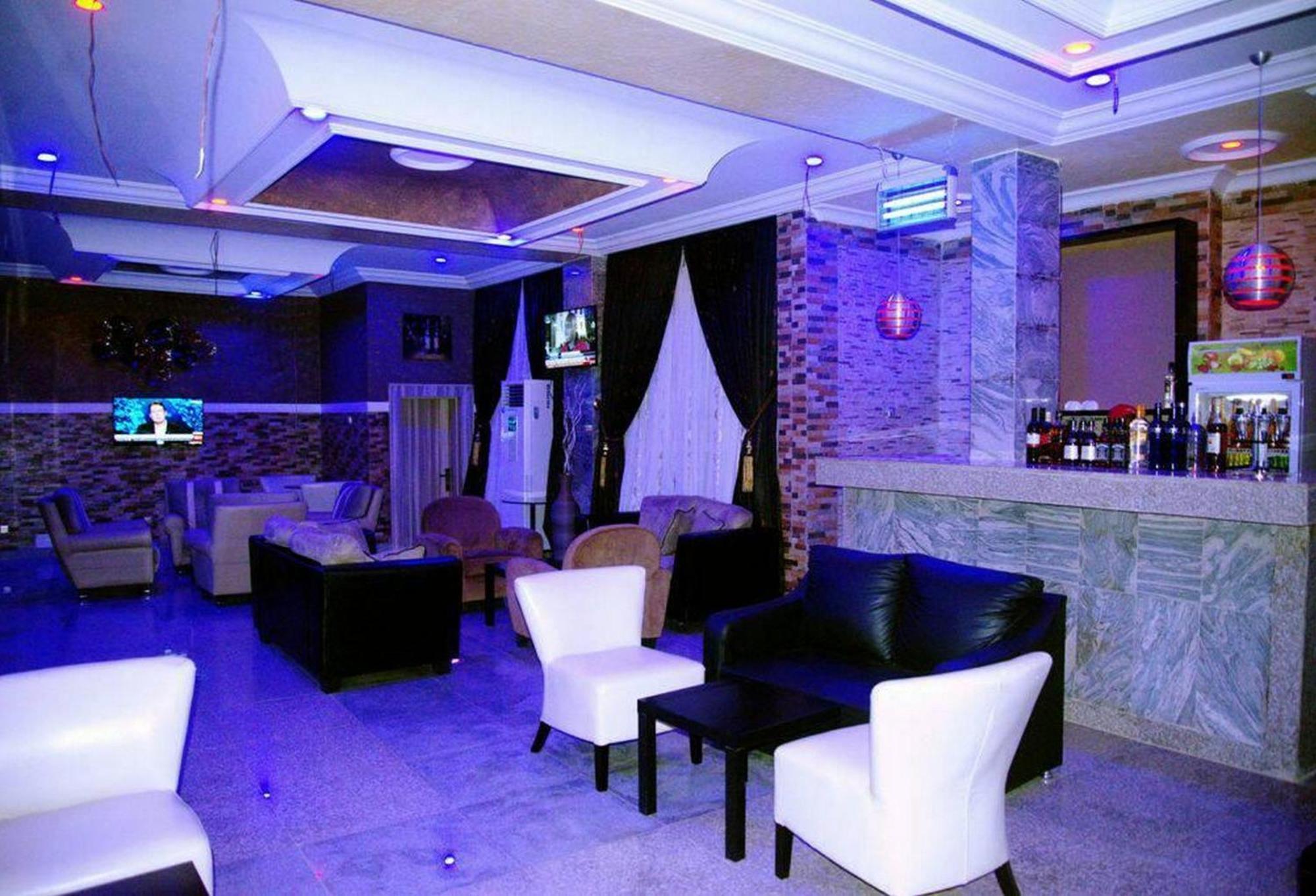 Room In Lodge - Hampton Towers Spa Asaba Zewnętrze zdjęcie