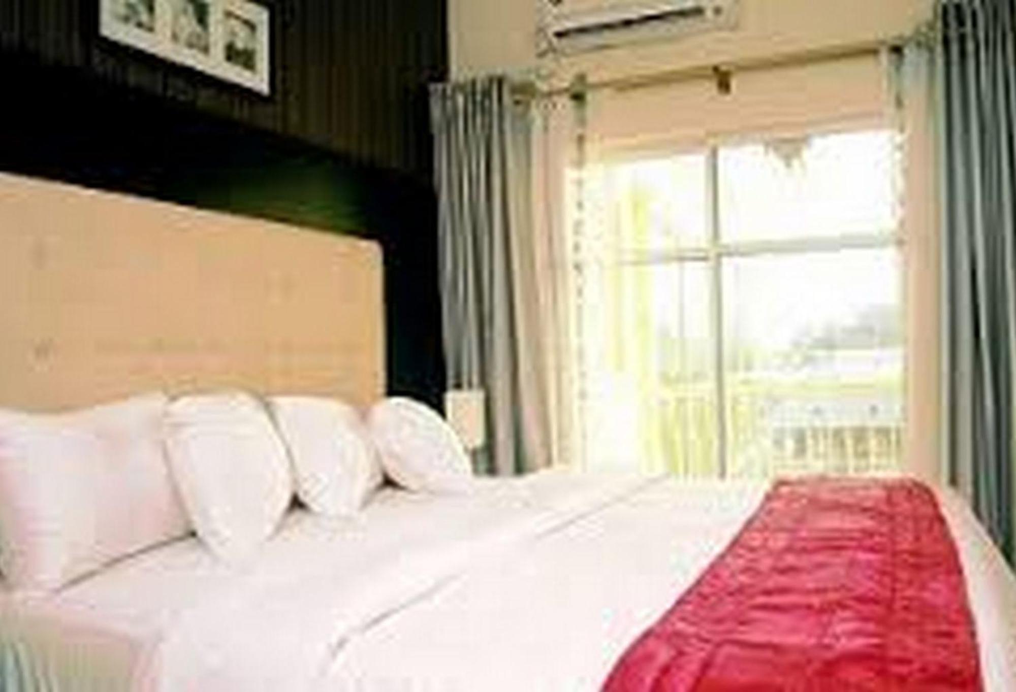 Room In Lodge - Hampton Towers Spa Asaba Zewnętrze zdjęcie